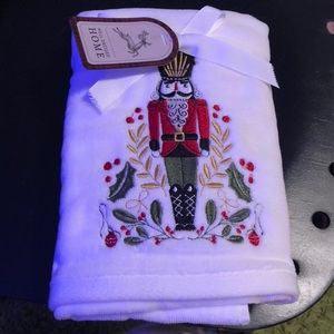 Set of 2 Festive Hand Towels 🎄